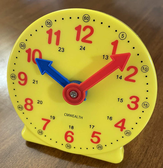 CM Wealth Learning Clock front view highlights the gear system for intuitive time learning.