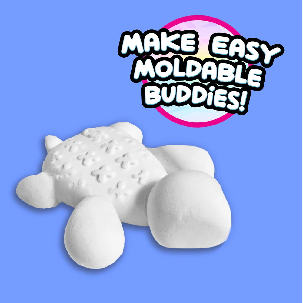 COMPOUND KINGS Easy-clean slime helps keep play tidy.