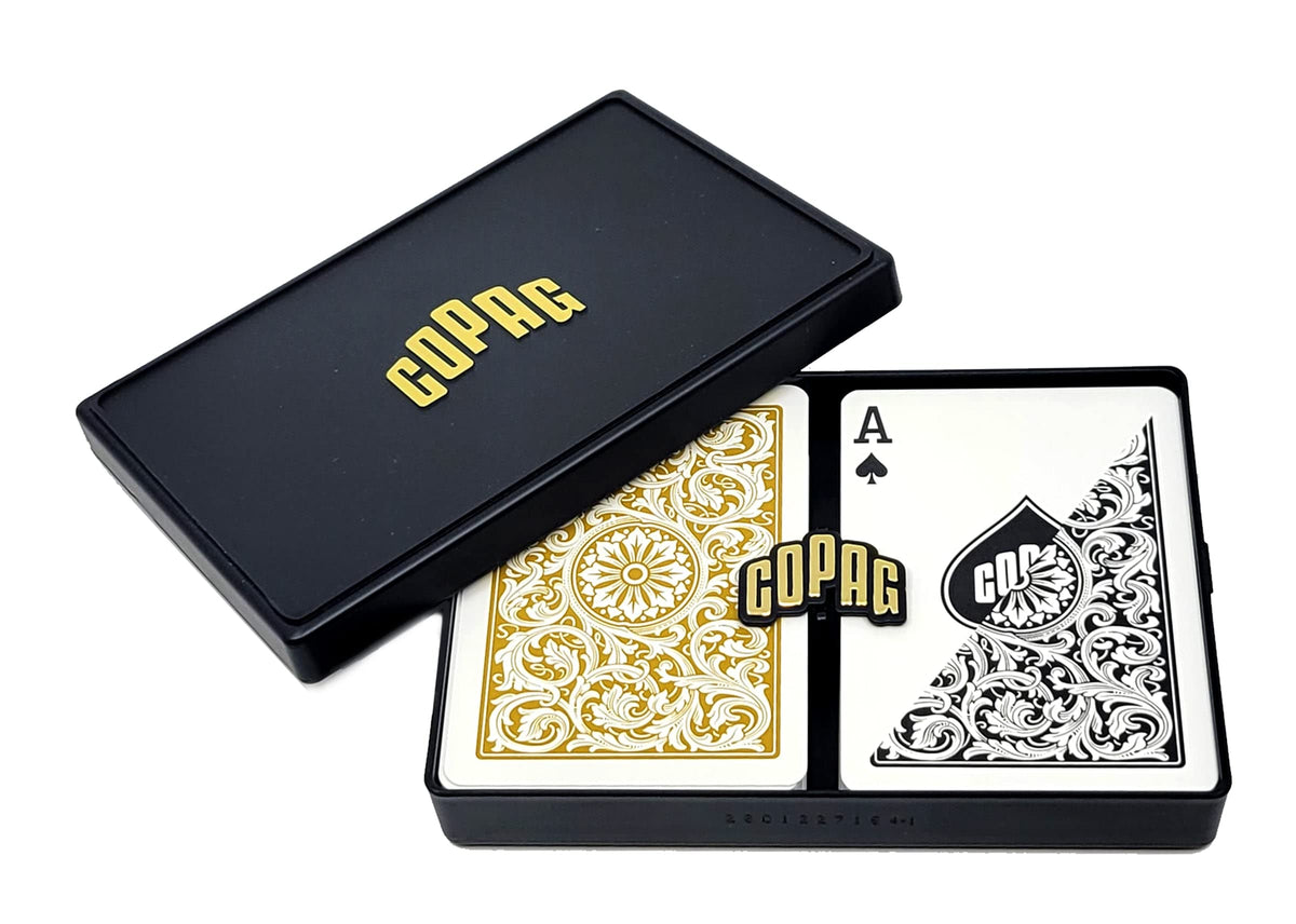 Copag 1546 design hard plastic case highlights portability and durable card storage.