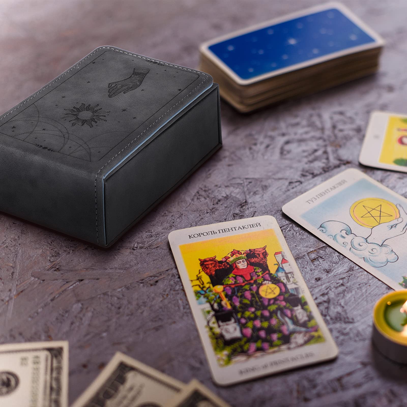 Coume compact deck holder fits standard tarot and playing cards.