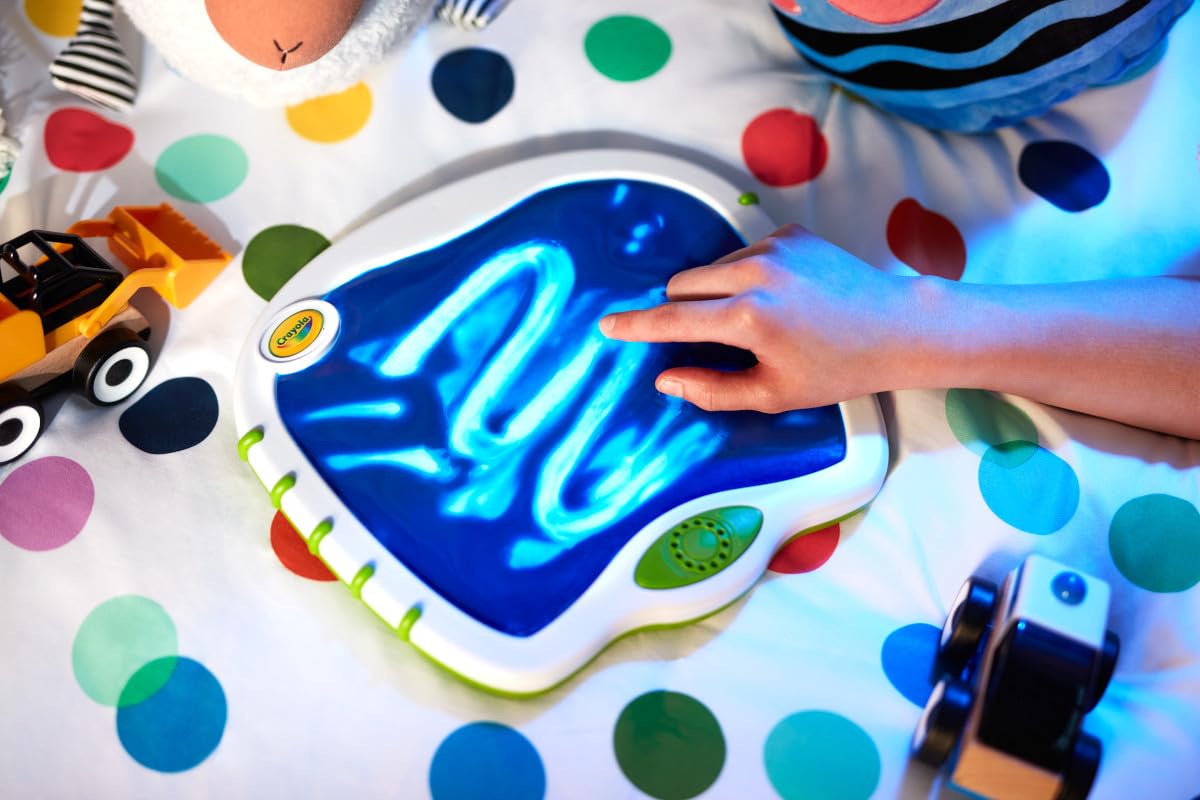 Crayola Toddler Doodle Board uses 3 AA batteries for play