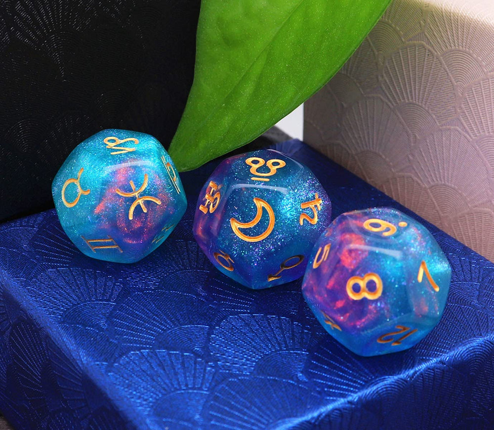 CREEBUY brown glitter D12 dice with gold numerals aid quick reading.