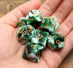 CREEBUY green-white d4 dice with readable faces for fast checks.