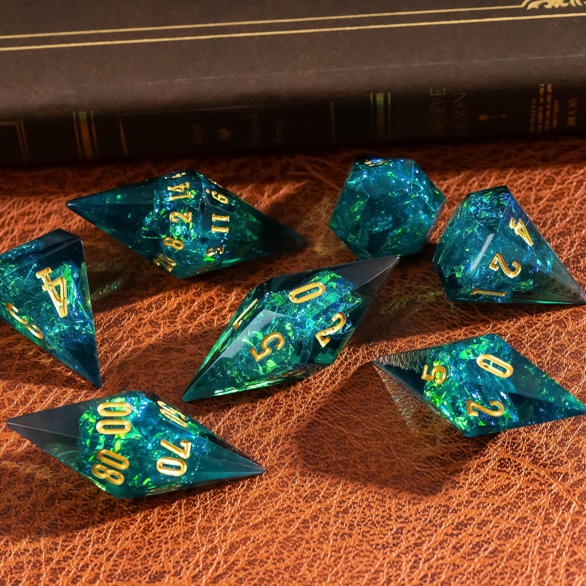 CRITALLIC Diamond DND dice set green resin finish resists wear during campaigns.