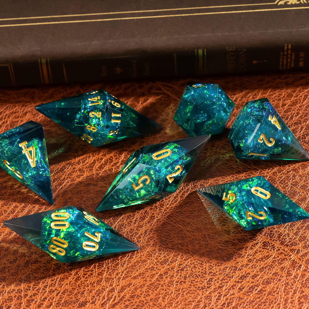 CRITALLIC Diamond DND dice set green resin finish resists wear during campaigns.