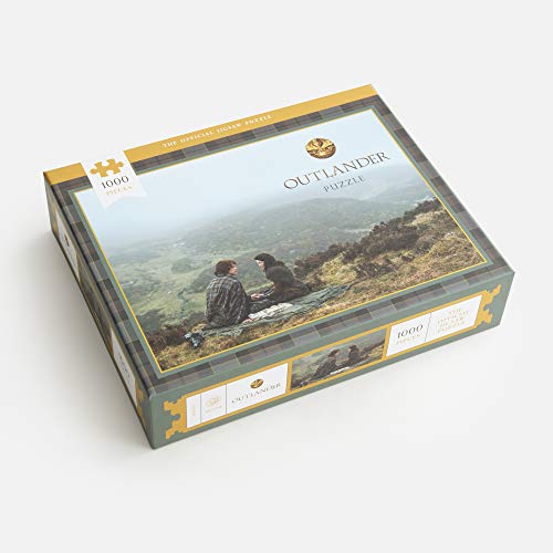 Crown Outlander puzzle close-up pieces highlighting interlock and ease of assembly.