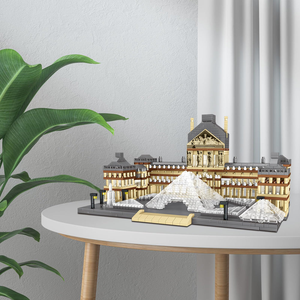 CSNRHG Louvre window lattice focus aids observation and precise assembly.