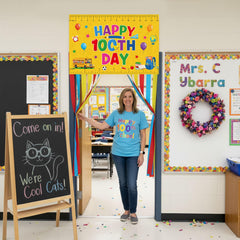 Ctosree Indoor/outdoor 100 Days banner suitable for doors and walls.