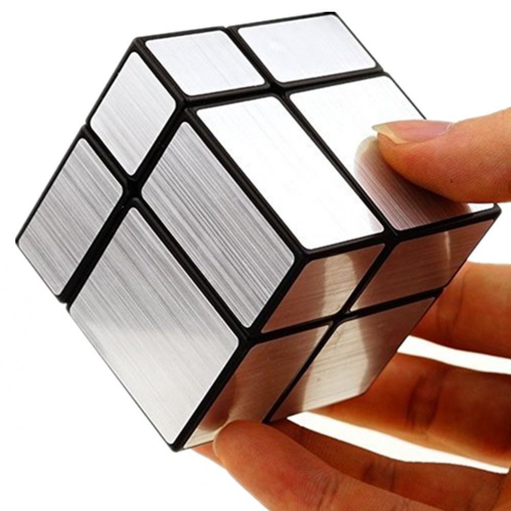 Cuberspeed 2x2 Mirror Black Body close-up highlighting reflective finish for smooth turns.