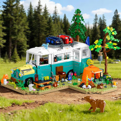 CUBIMANA Wilderness bus exterior in green and white for a retro outdoor vibe