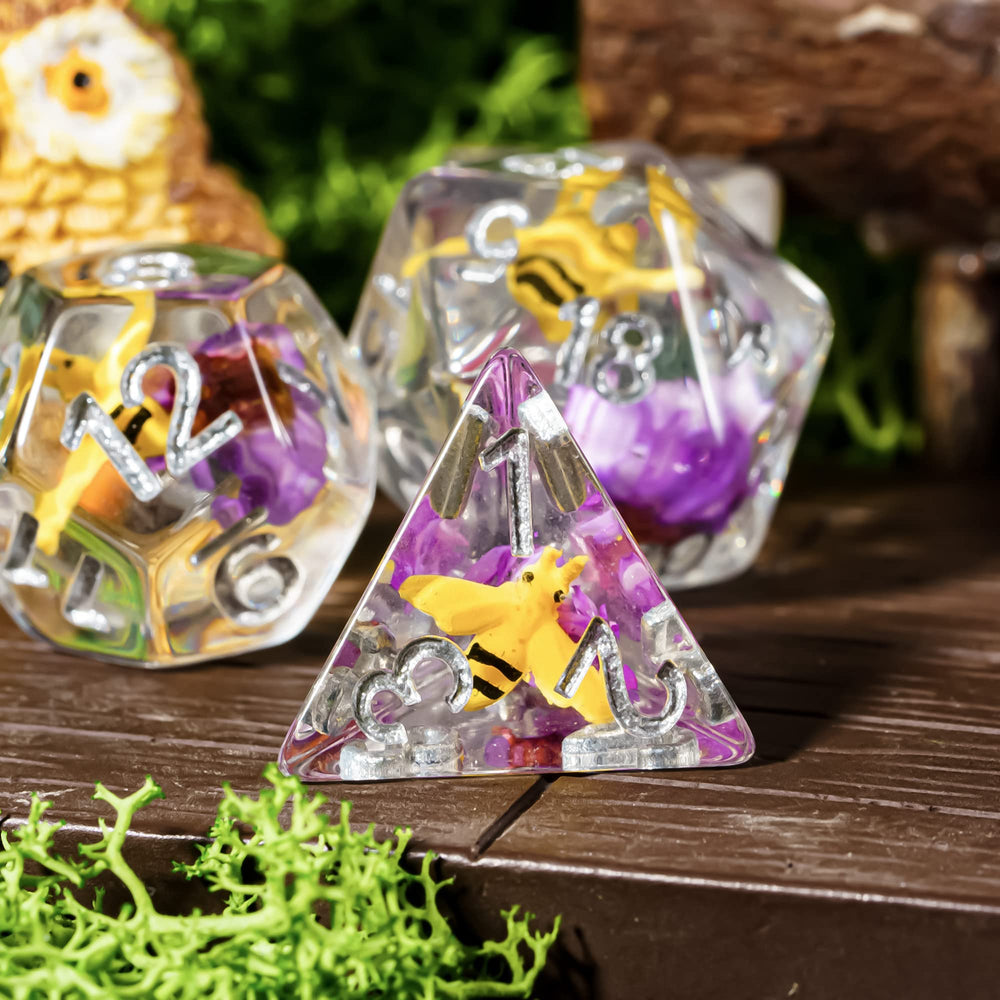 Cusdie D12 die with bee motif; legible numbers for critical moments