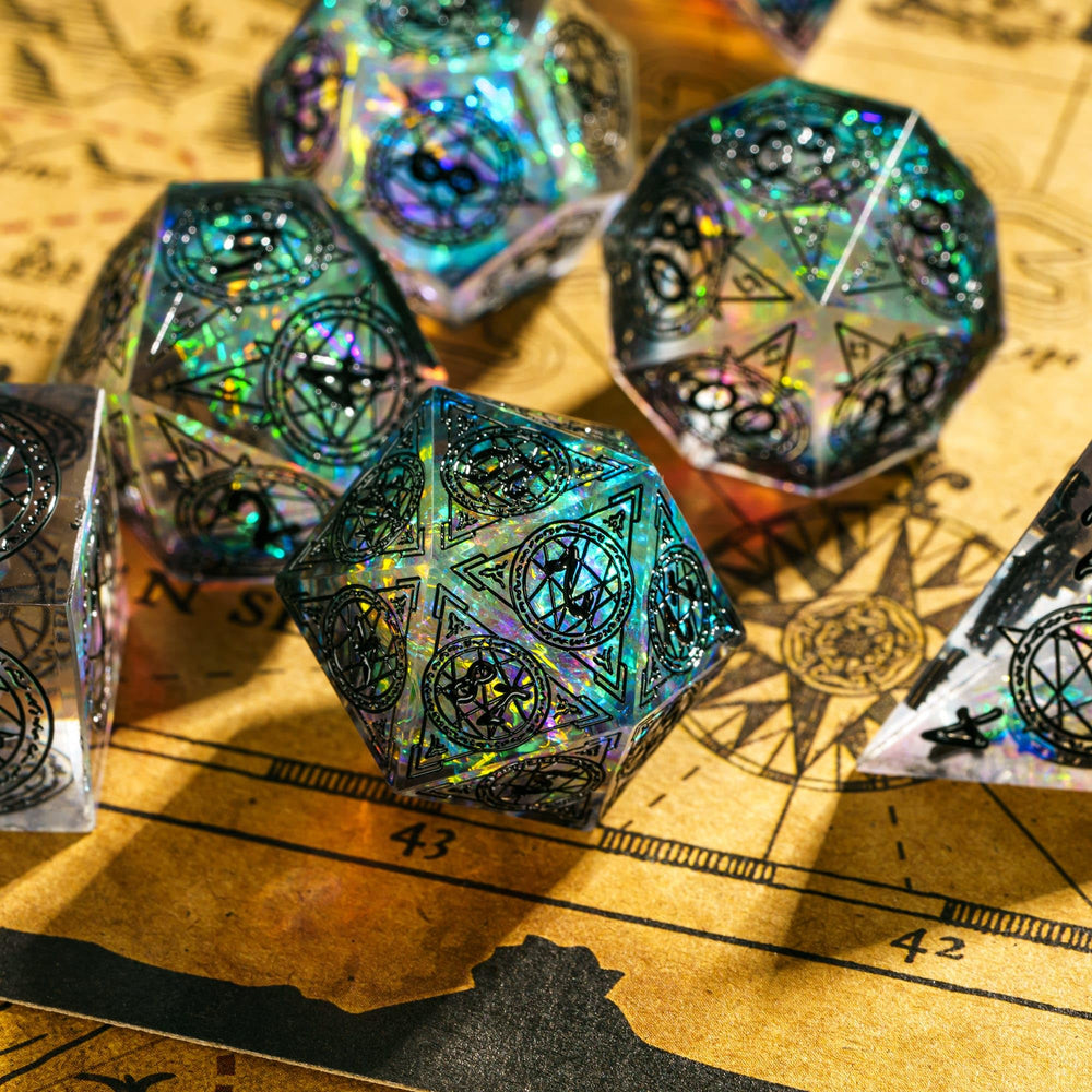 Cusdie balanced-weight DND dice with comfortable grip for steady rolls in campaigns.