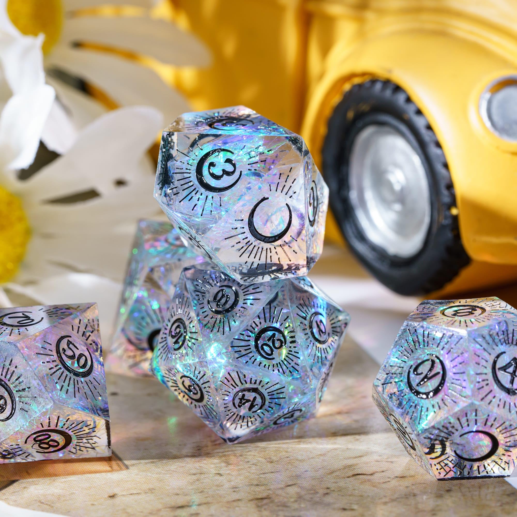 Cusdie D8 sharp-edged moon dice ideal for precise results