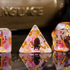 Cusdie dice features high-contrast numbers on dark backgrounds for quick rolls.