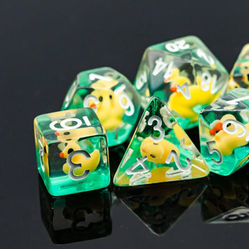 Cusdie easy-read numbers on DND dice improve quick recognition.