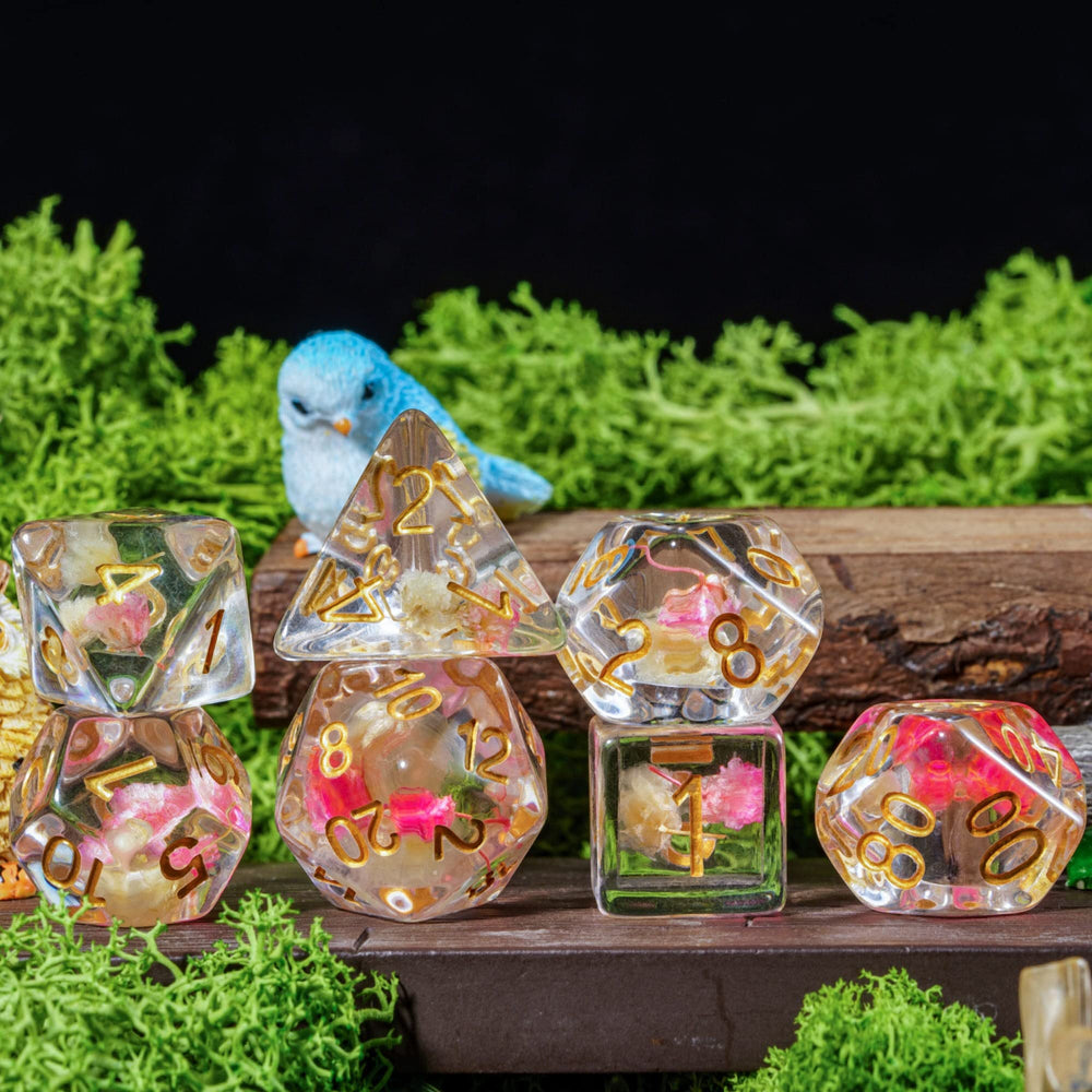 Cusdie lightweight resin dice feel comfortable for long sessions.