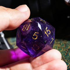 Cusdie mirror finish D20 reflects light, enhancing table presence