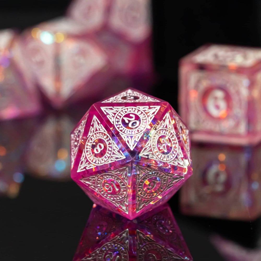 Cusdie D&D dice set features large numerals for quick reading during sessions.