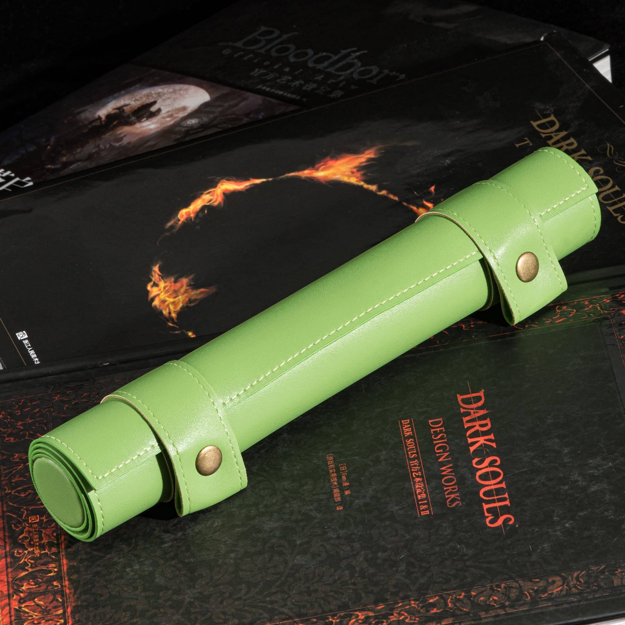 Cusdie scroll design shows compact roll-up setup for on-the-go play.