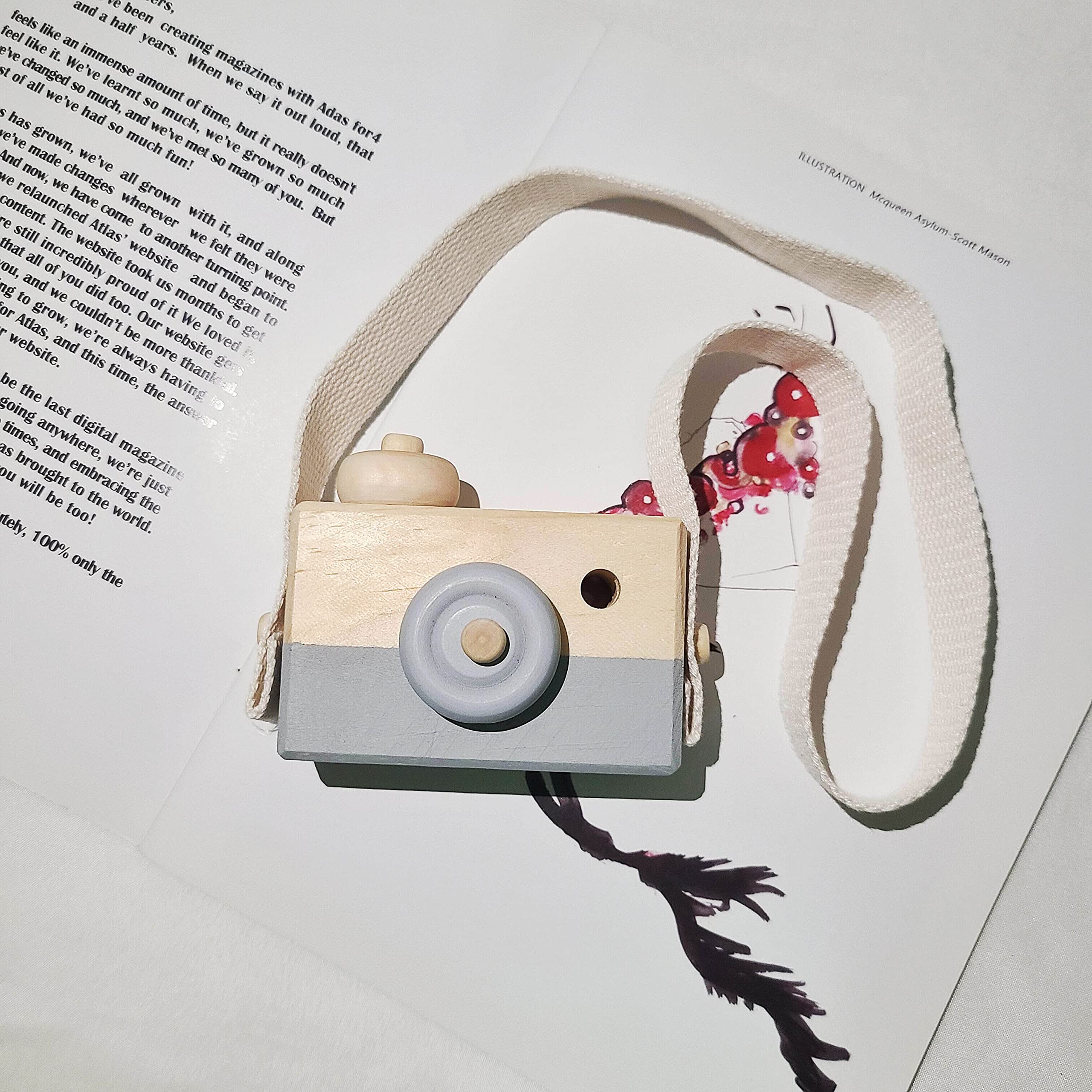 Cynzia baby camera toy lightweight and portable, easy to take on trips.
