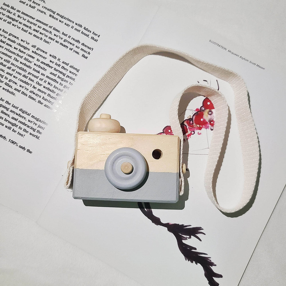 Cynzia baby camera toy lightweight and portable, easy to take on trips.