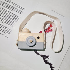 Cynzia baby camera toy lightweight and portable, easy to take on trips.