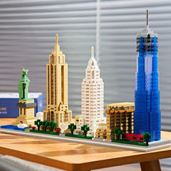 DAFDAG New York skyline One World Trade Center model, ideal display piece for modern spaces