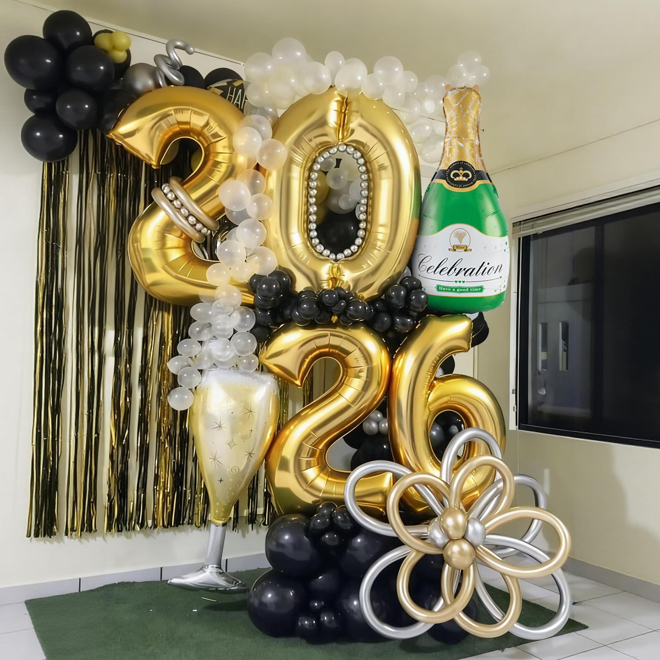 Dagelar gold star balloon, 10in, adds festive sparkle to tables.
