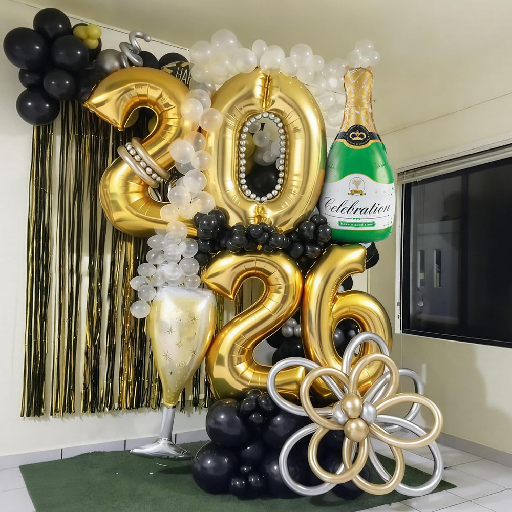 Dagelar gold star balloon, 10in, adds festive sparkle to tables.