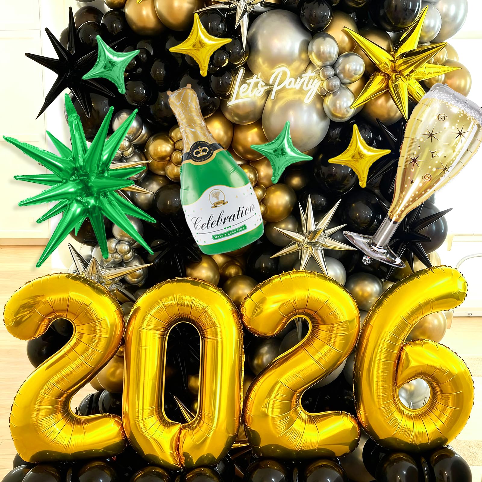 Dagelar green star balloon, 10in, complements greens in the set.