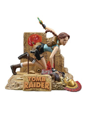 Dark Horse Deluxe Lara Croft statue in classic front view for collectors.