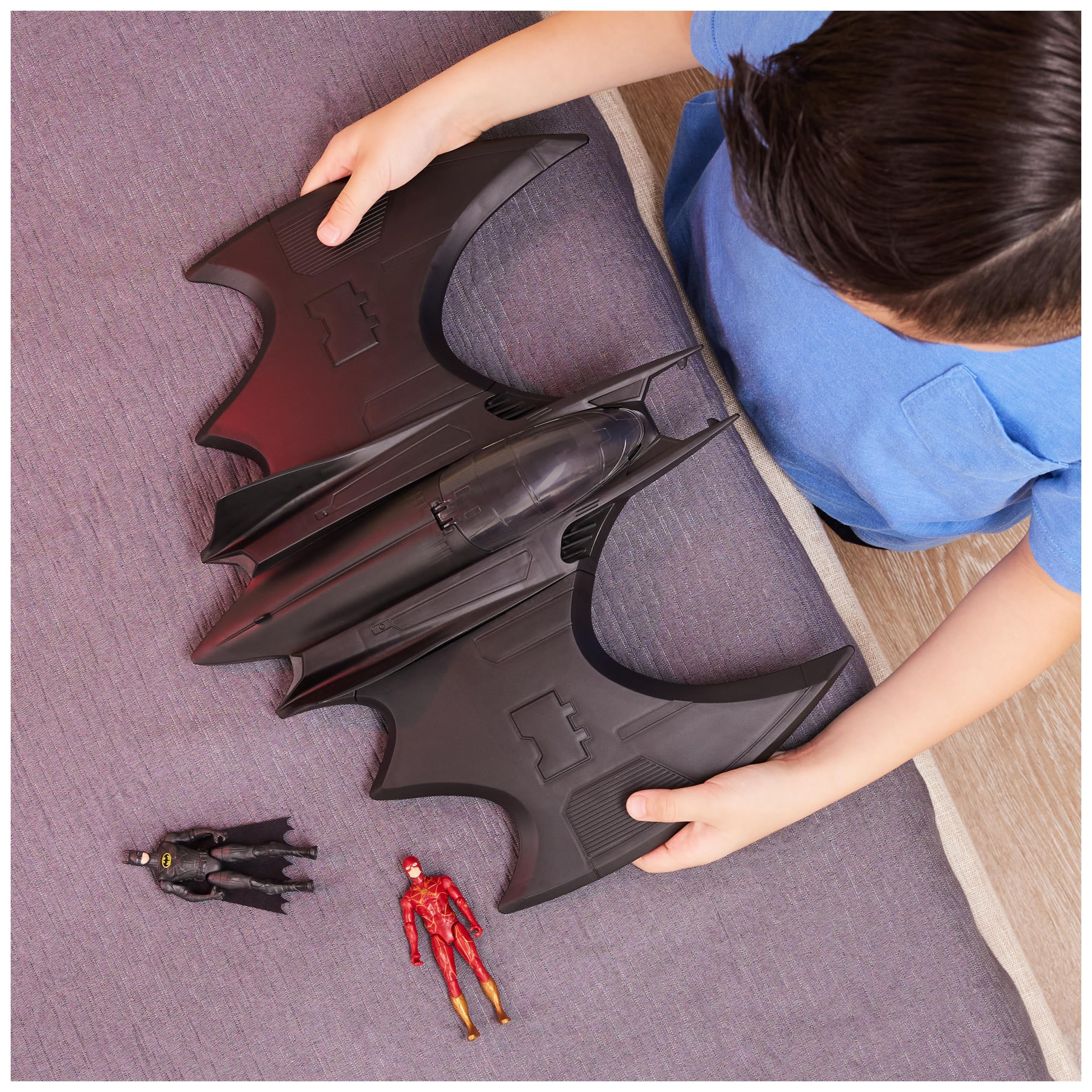 Dynamic battle poses enabled by the 4-inch figures and Batwing