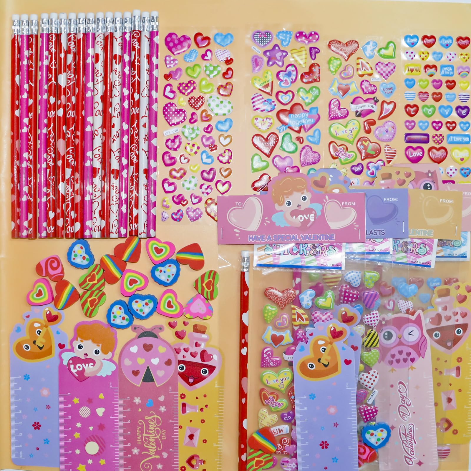Decodinli gift bags with built-in stapler enable easy DIY gifting.
