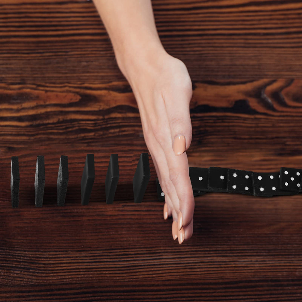 Deekin travel-friendly domino set keeps entertainment ready during trips and commutes.