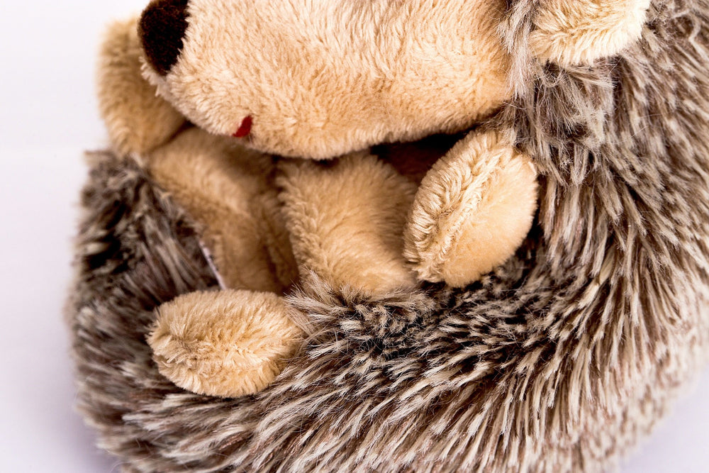 DILLY DUDU Hedgehog plush in bedtime setting, perfect for nightly rituals.