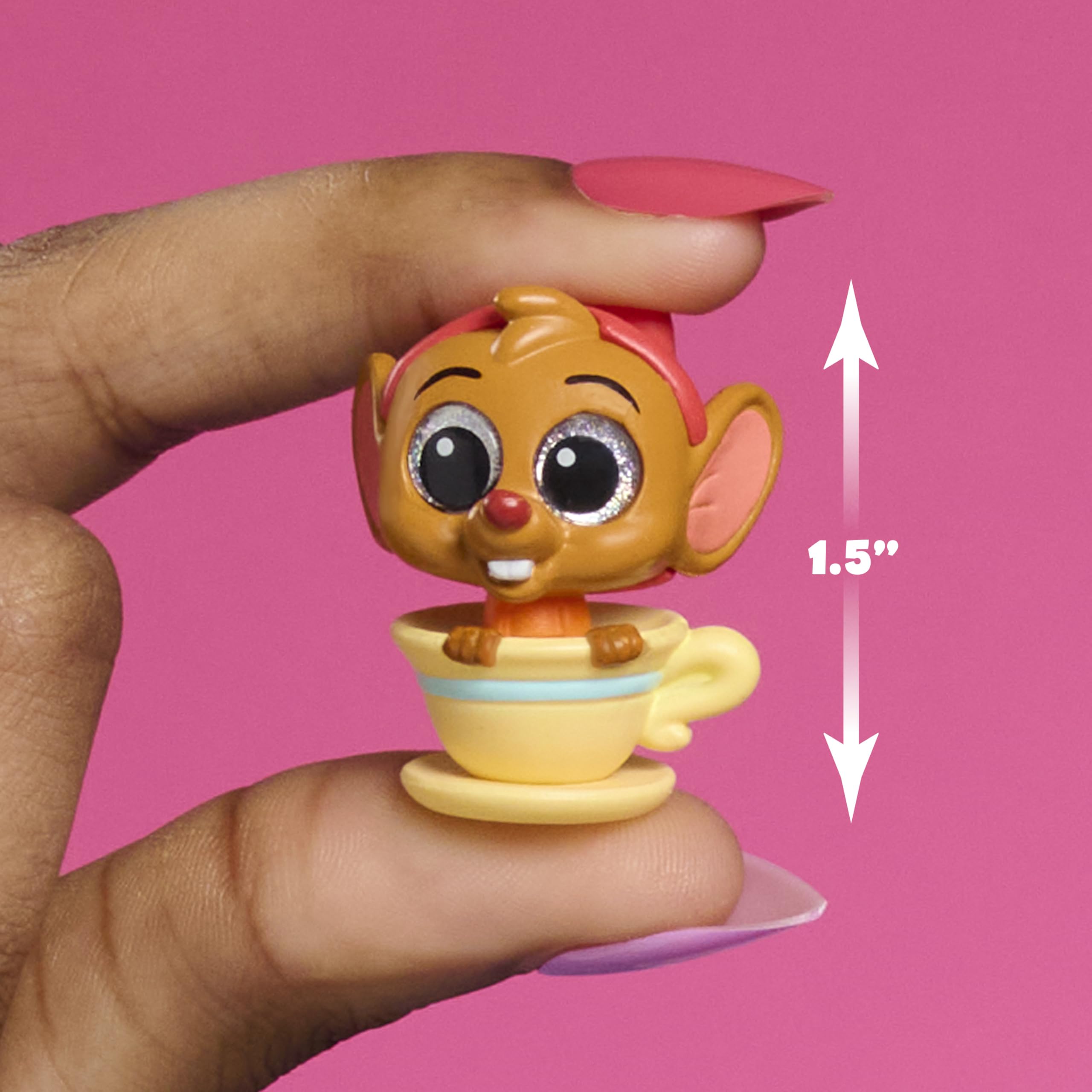 Disney Doorables Minnie roller-skates focus for dynamic pretend play.