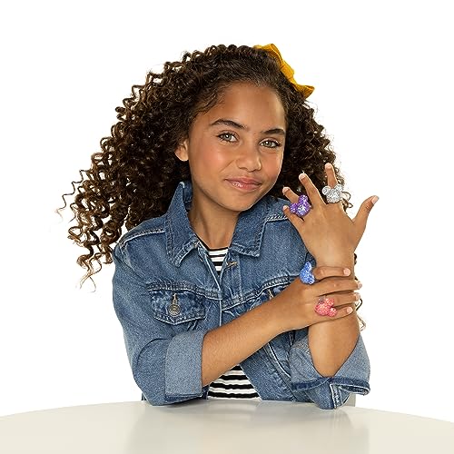 Includes a blue glitter Mickey ring for you to wear during play.