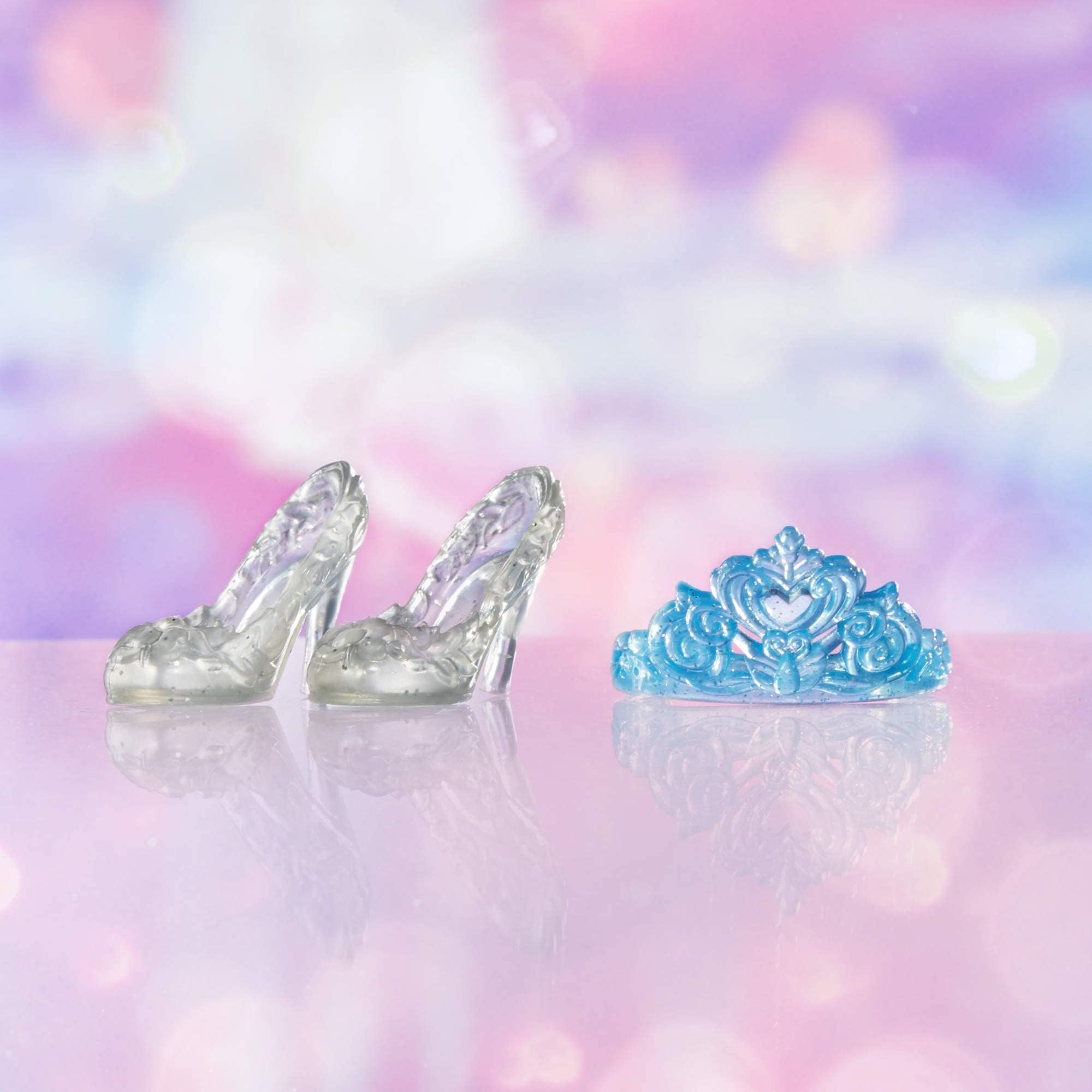 Cinderella Royal Shimmer doll complements the Disney Princess collection for imaginative scenes.