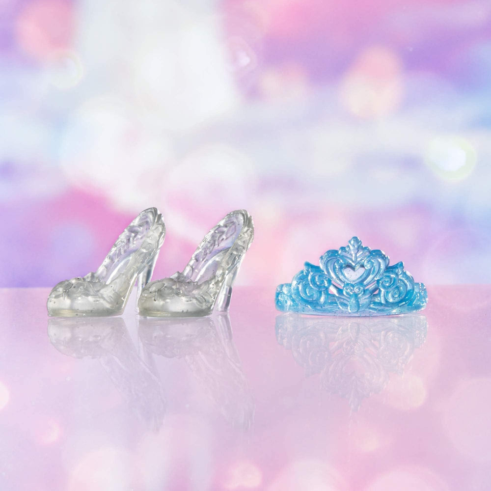 Cinderella Royal Shimmer doll complements the Disney Princess collection for imaginative scenes.