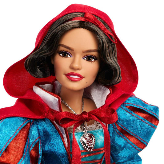 Snow White with red apple accessory for a film-inspired display