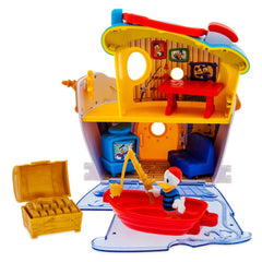Disney Store water feature with jetty enhances splashy playtime