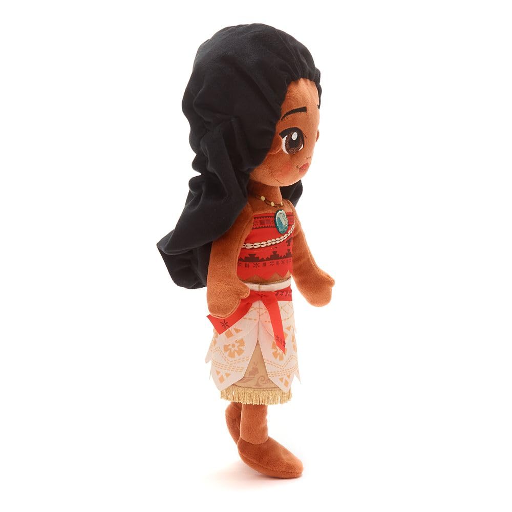 Glittering eyes and tapa outfit inspire adventurous storytelling.