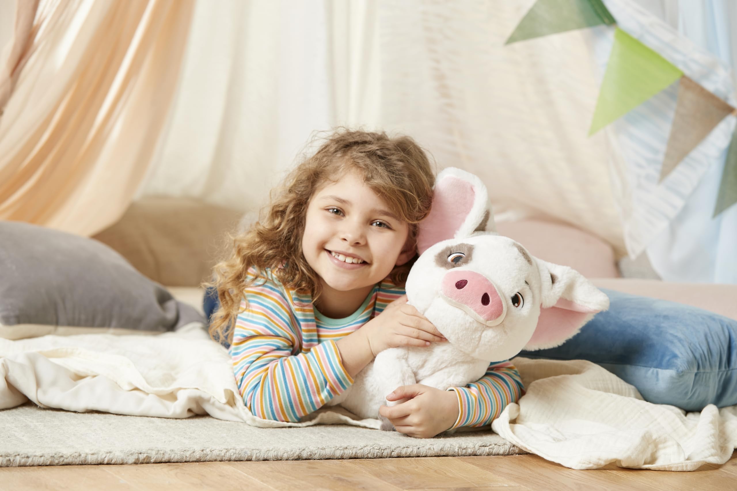 Disney Store Pua Plush hug size 30 cm, easy for little hands.