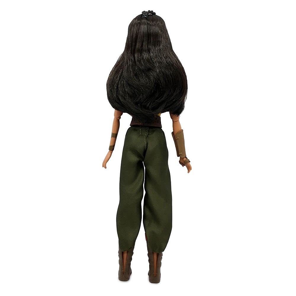 Disney Store Raya brush accessory helps tidy her long hair between sessions.