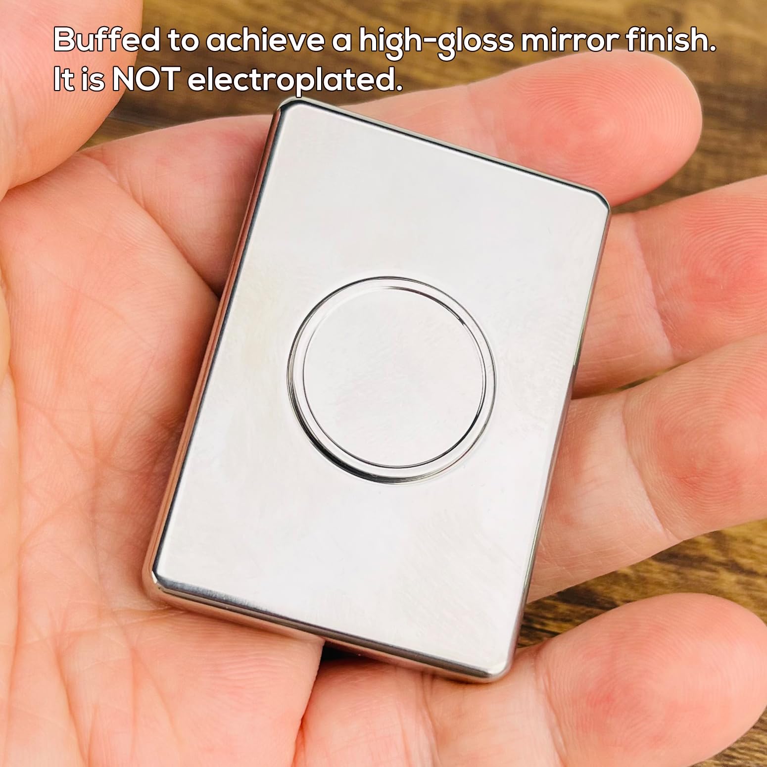 DjuiinoStar titanium spinner with hand-polished edges for a smooth feel.