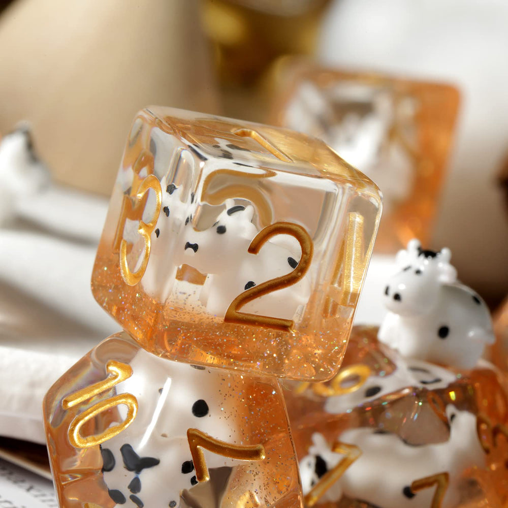 DNDND cow d12 die with clear digits for fast reads.