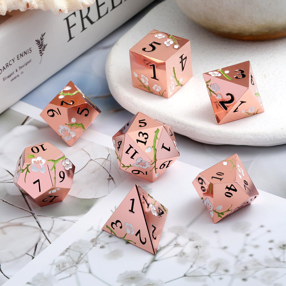 DNDND D6 flower dice in gold-white complements Dungeons and Dragons character sheets.