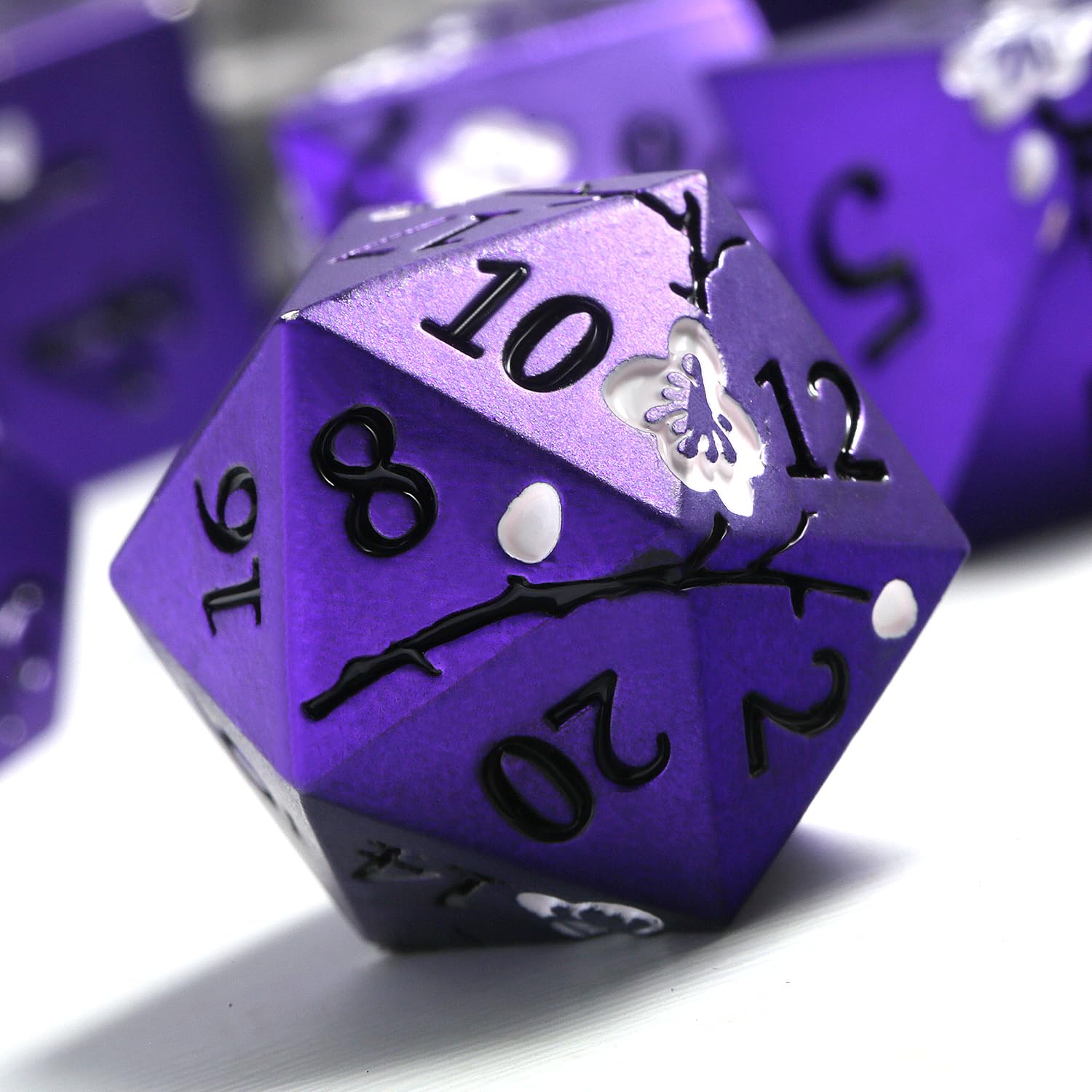 DNDND D4 die featuring white flowers for precise rolls on tabletop adventures.