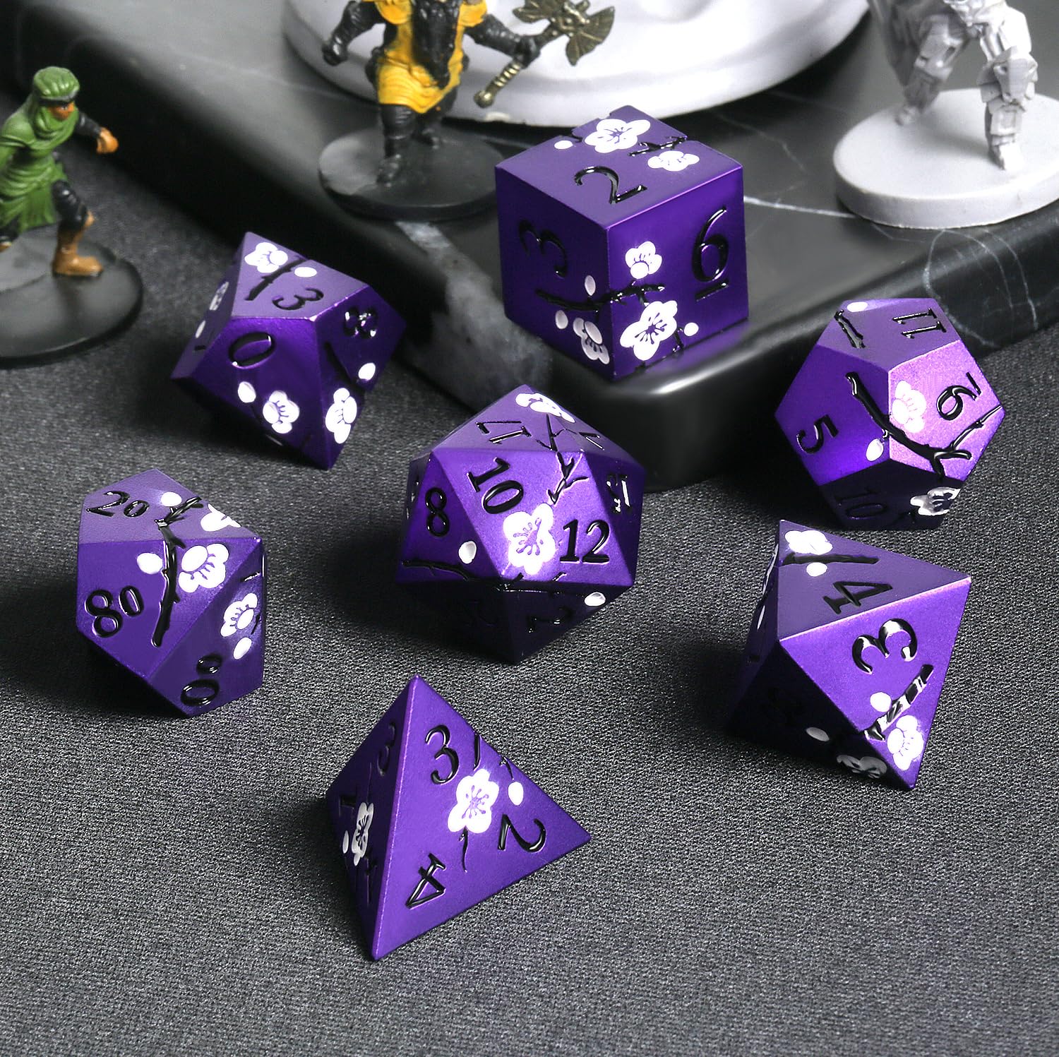 DNDND D8 die showcases matte purple finish and elegant flowers.