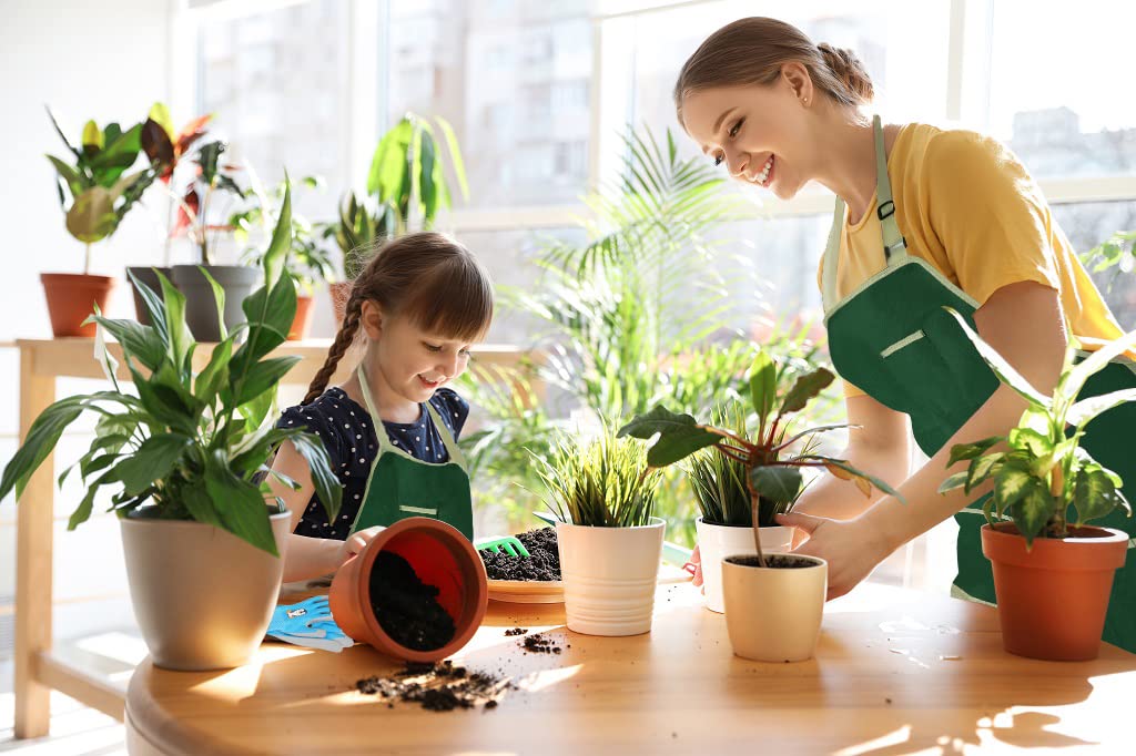 Doiaz Kidz sprayer helps kids water plants with control.